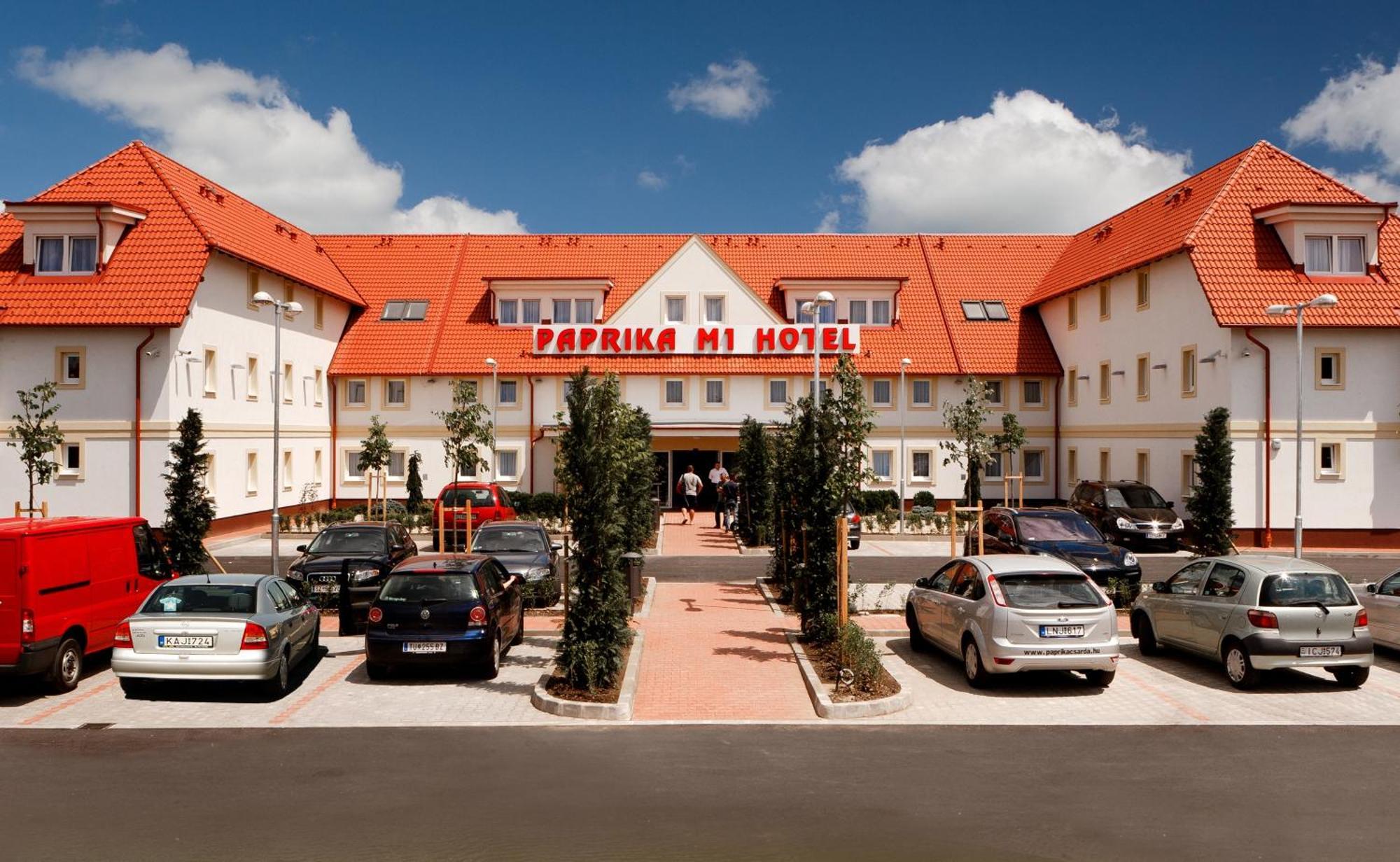 Paprika M1 Hotel Hegyeshalom Bagian luar foto