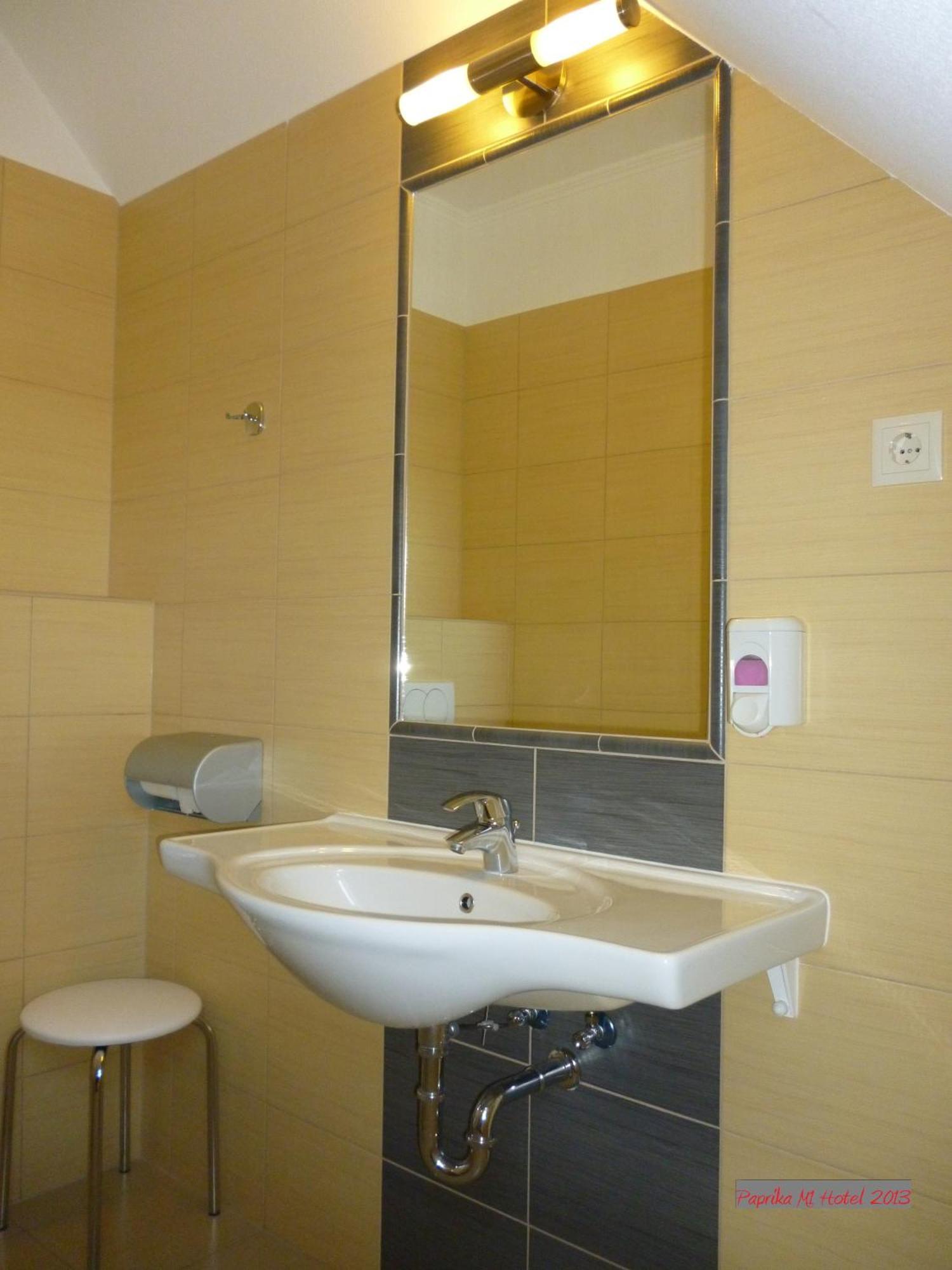 Paprika M1 Hotel Hegyeshalom Bagian luar foto