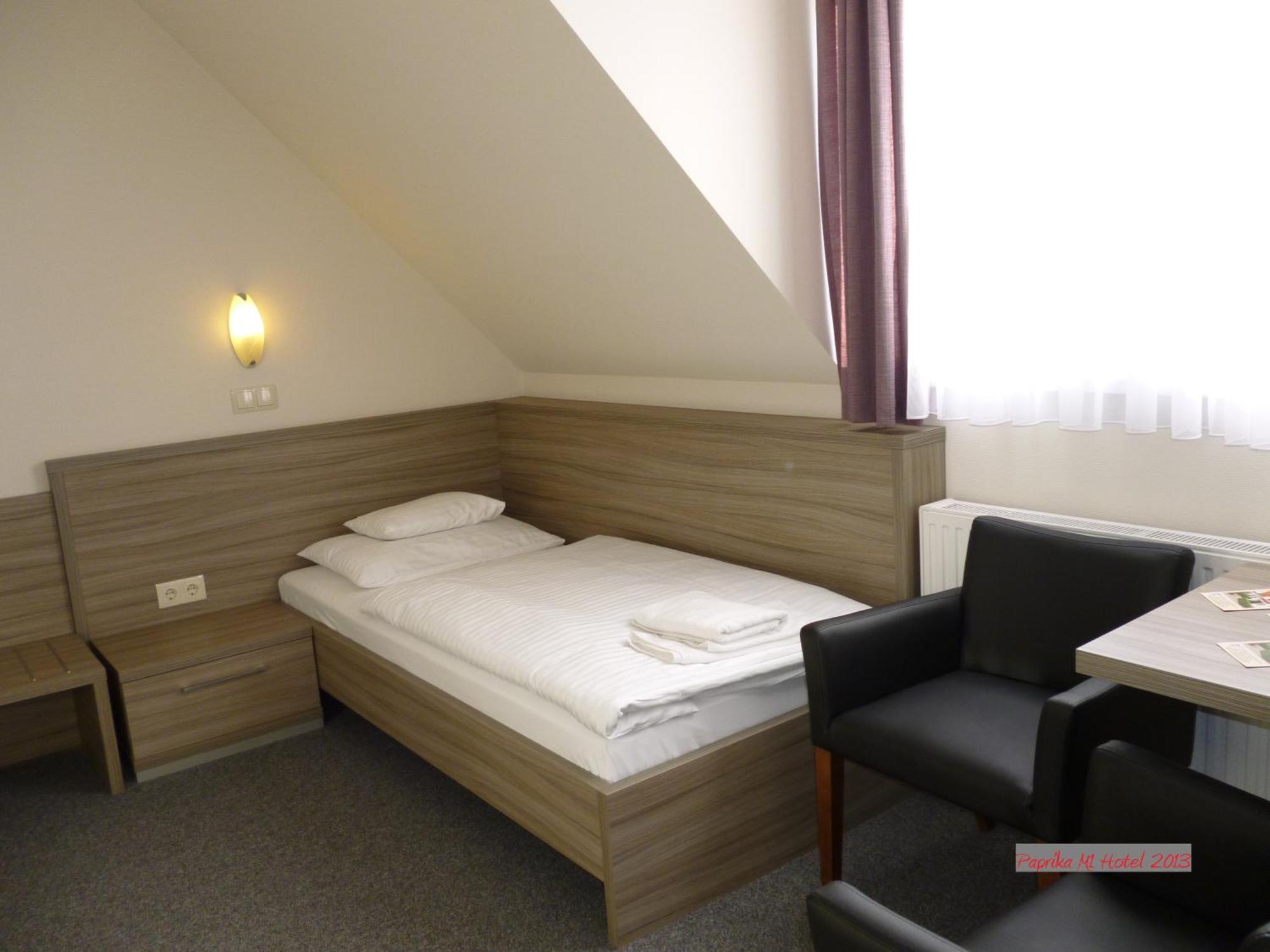 Paprika M1 Hotel Hegyeshalom Bagian luar foto