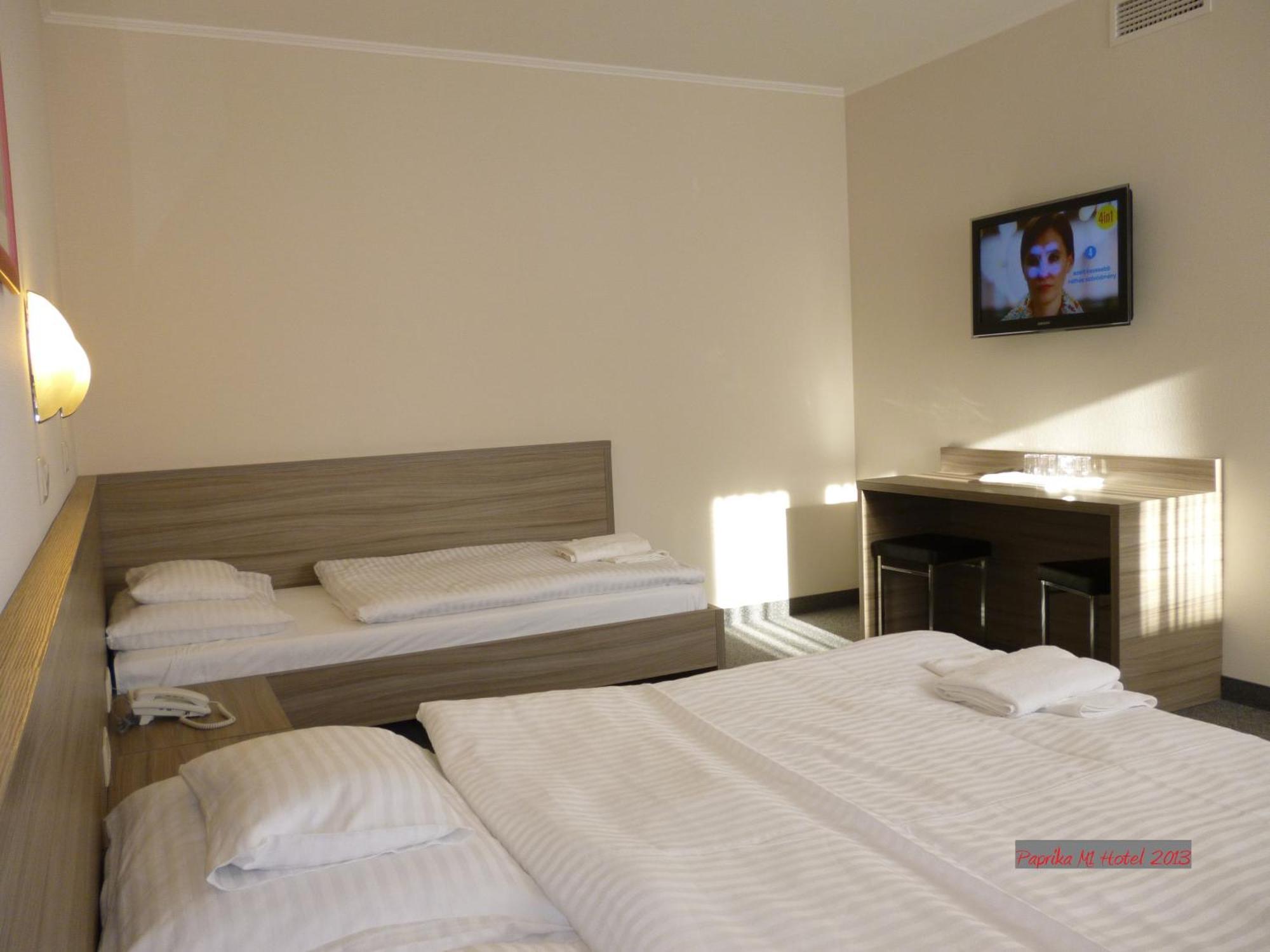 Paprika M1 Hotel Hegyeshalom Bagian luar foto